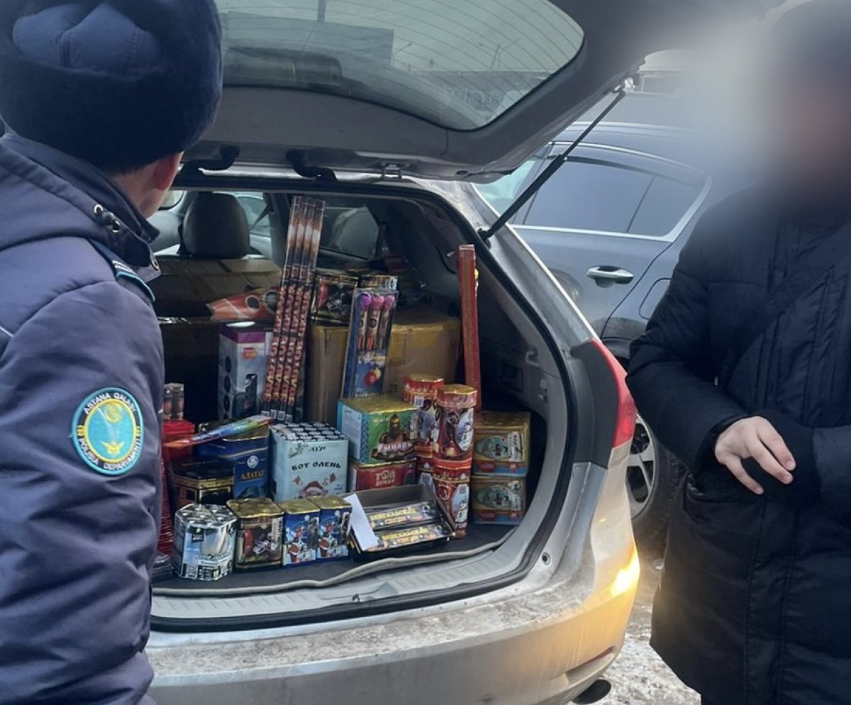 Тысячи опасных фейерверков и петард изъяли в Астане