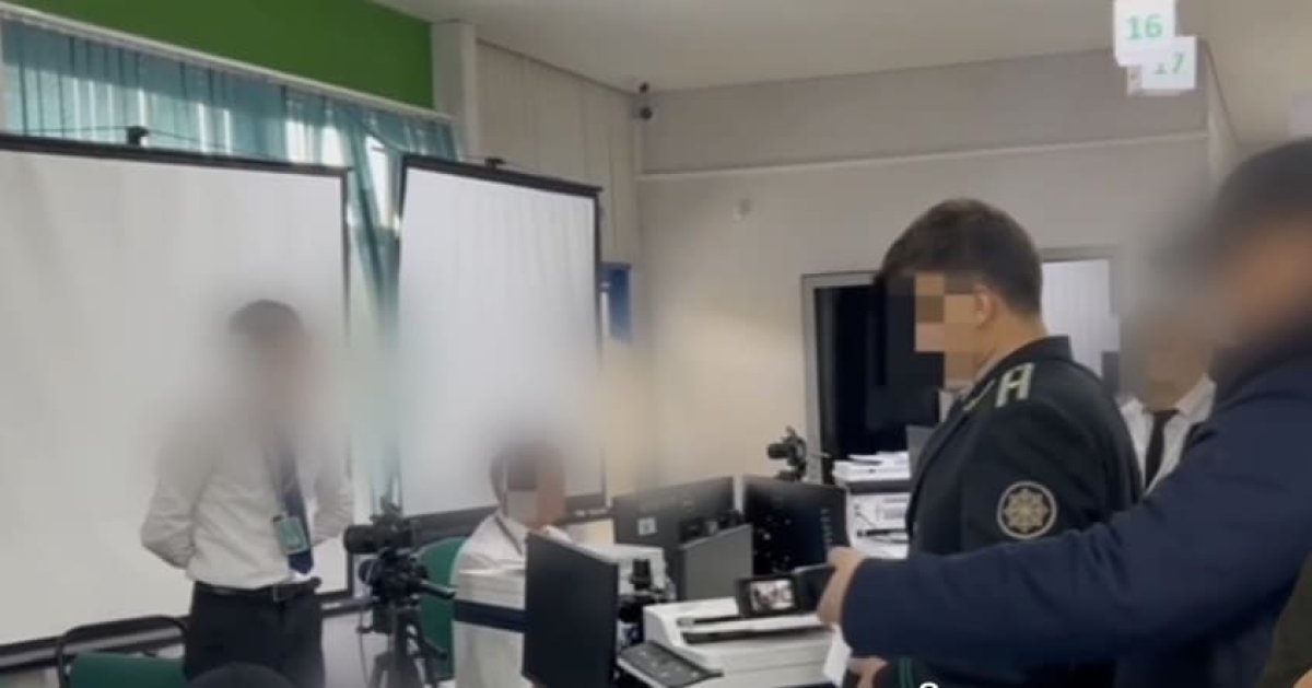 Сотрудник ЦОНа в Усть-Каменогорске присвоил миллионы на выдаче водительских удостоверений