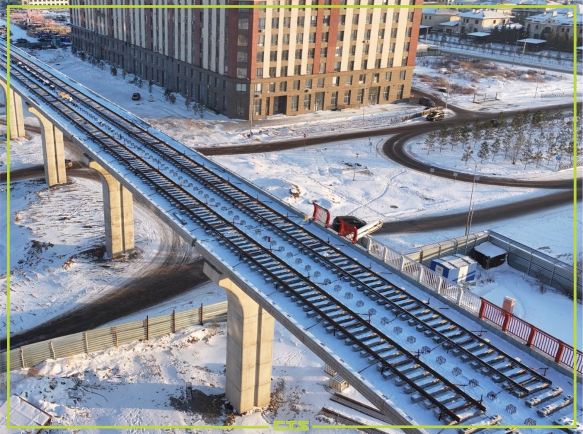 На столичном LRT начали укладывать рельсы