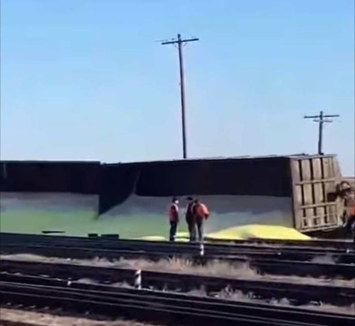 Вагоны с серой сошли с рельсов в Атырауской области