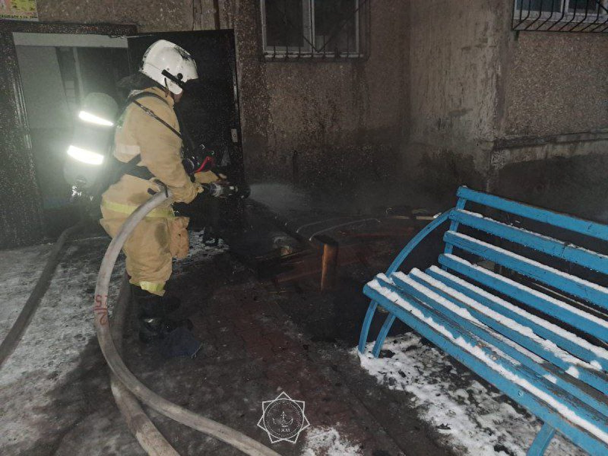 Два человека пострадали при пожаре в Шымкенте