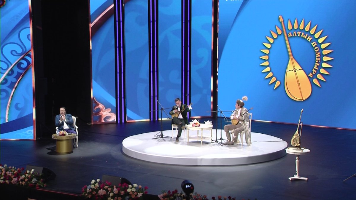 В Астане определили победителя республиканского айтыса «Алтын домбыра»