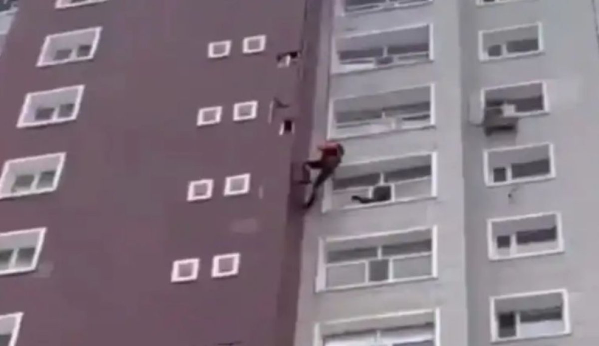 Астанадағы тұрғын үйдің қаптамасы опырыла жаздады