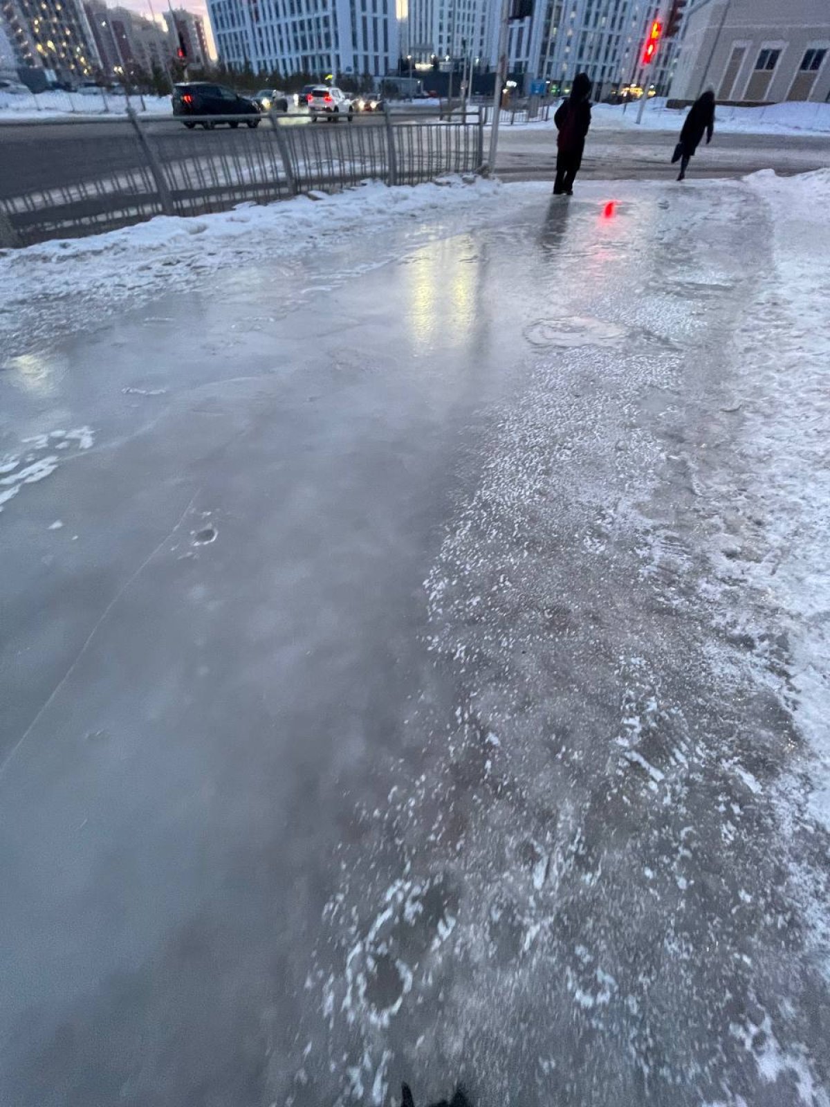 Более 6 тысяч тонн реагентов высыпали на дороги и тротуары Астаны