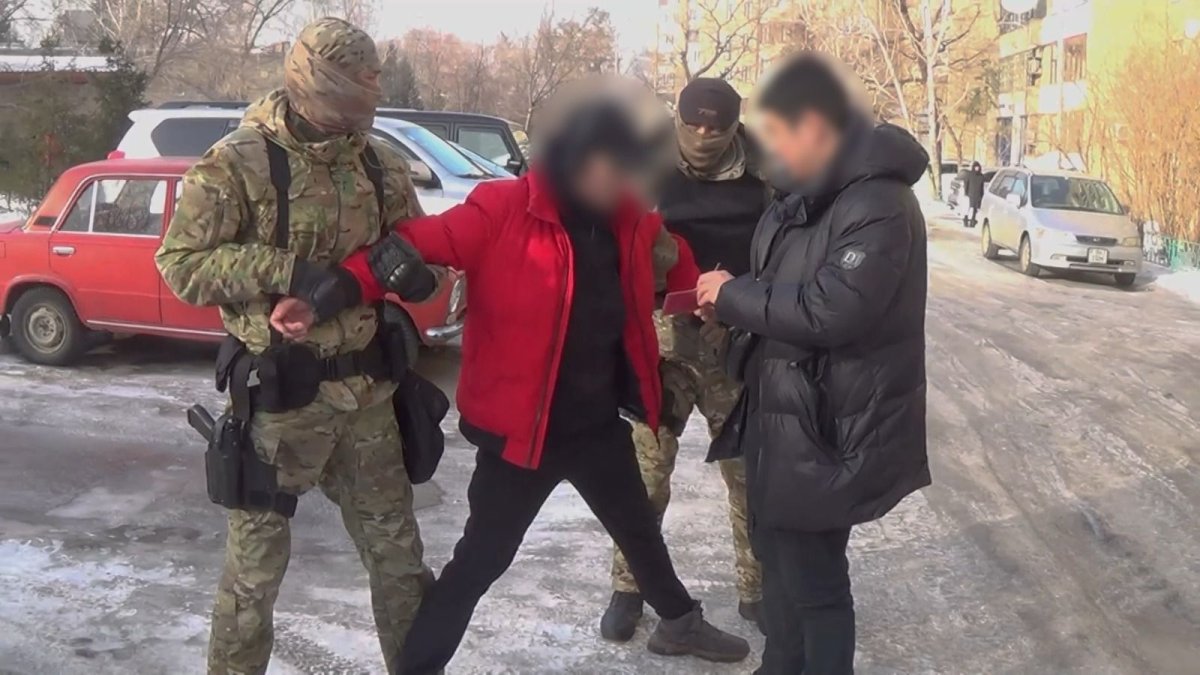 Курьера-закладчика задержали полицейские в Усть-Каменогорске