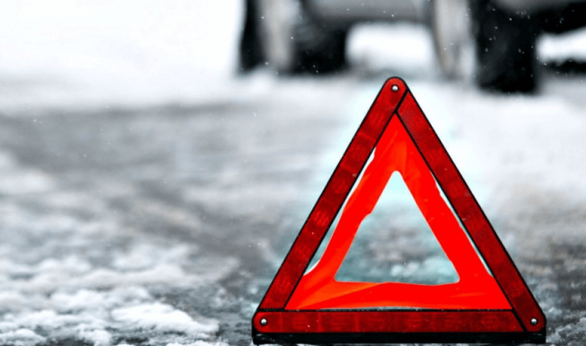 Мас жүргізуші трактормен жол апатына ұшырады: бір адам қаза тапты