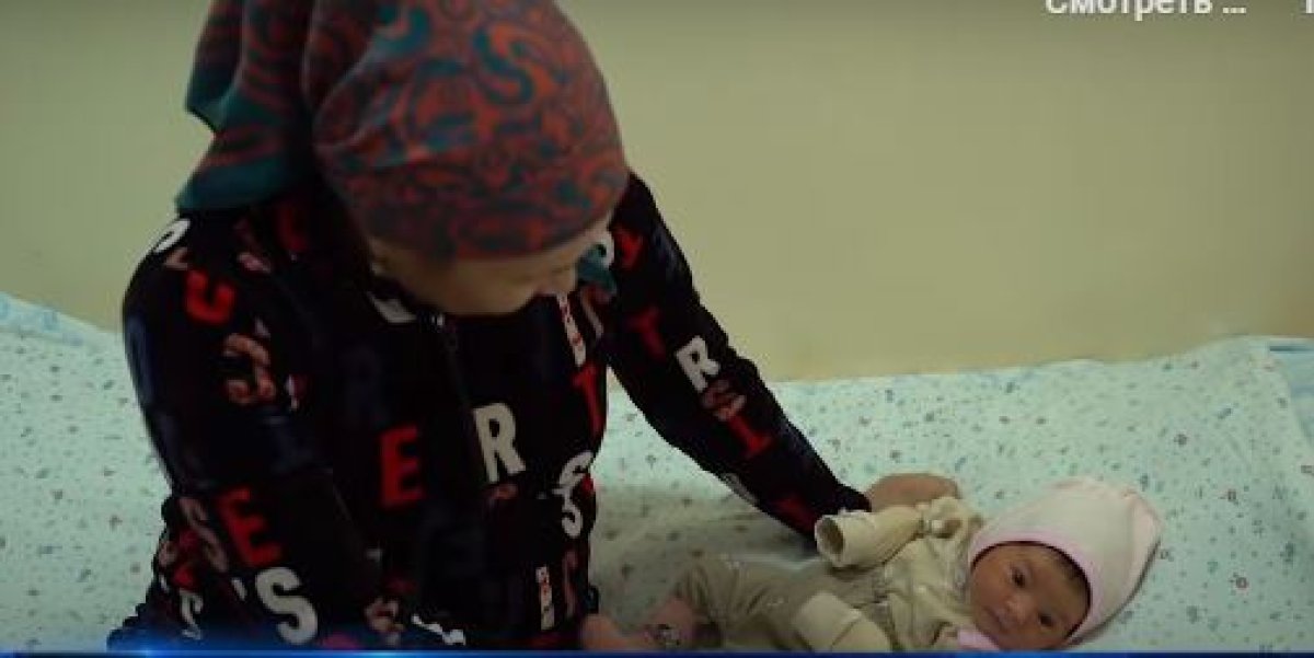 Фонарь телефона стал единственным источником света во время родов женщины в Шымкенте