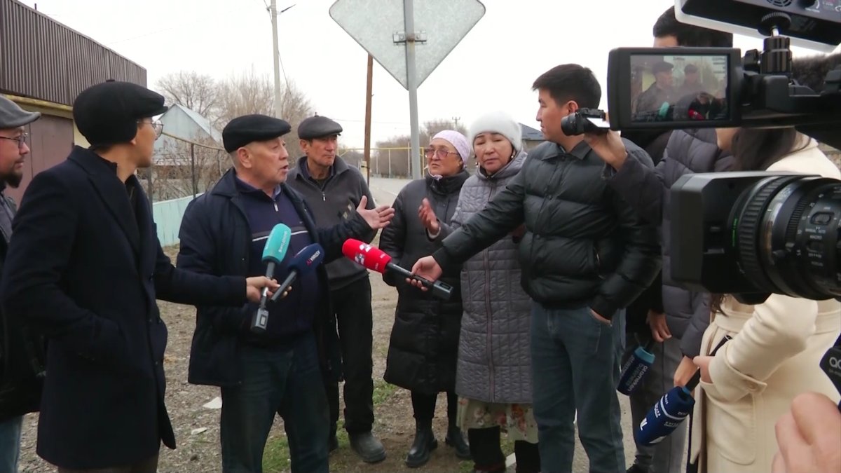 "Май шығаратын зауыттың иісіне тұншығып отырмыз", - тұрғын