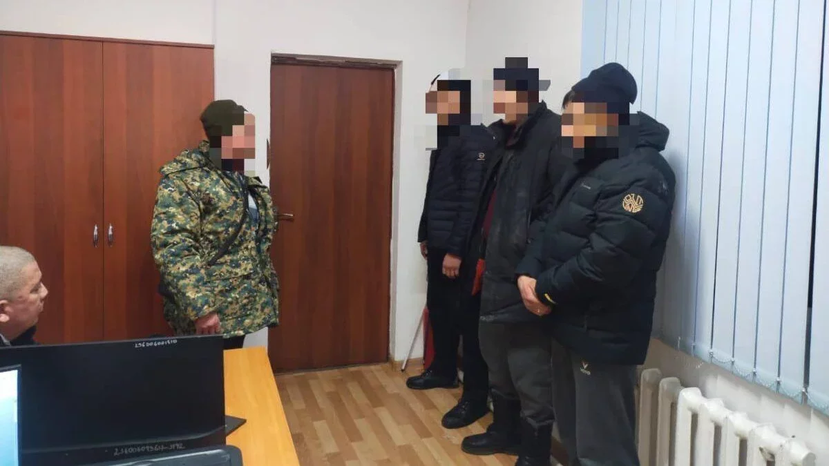 Абай облысында жалған полицейге сенген тұрғын 1 млн теңгесінен айырылды