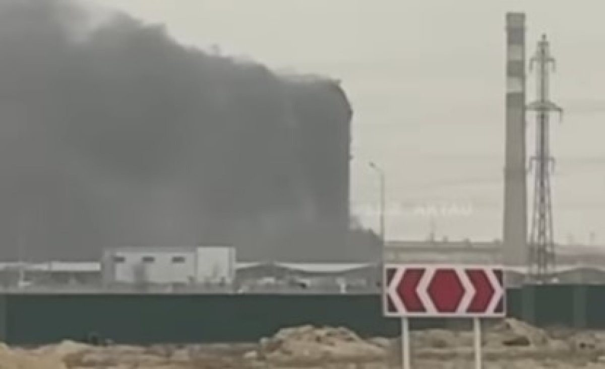 Нефтеотходы горят в Актау (ВИДЕО)