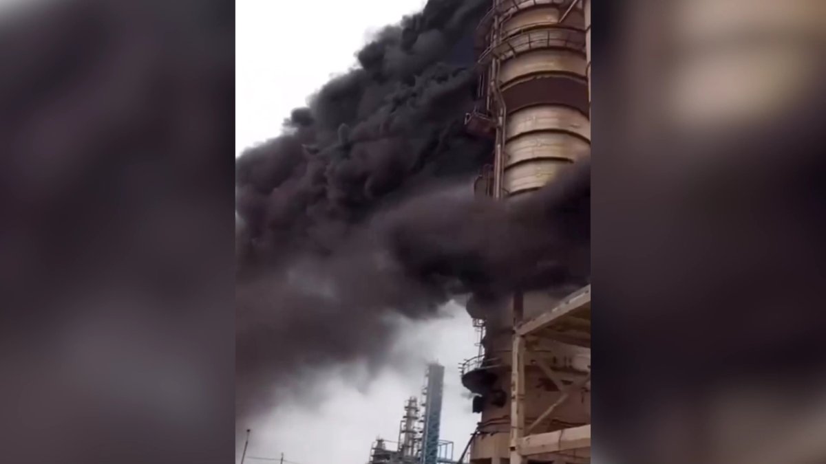 Актау накрыло чёрным дымом из-за горения нефтеотходов