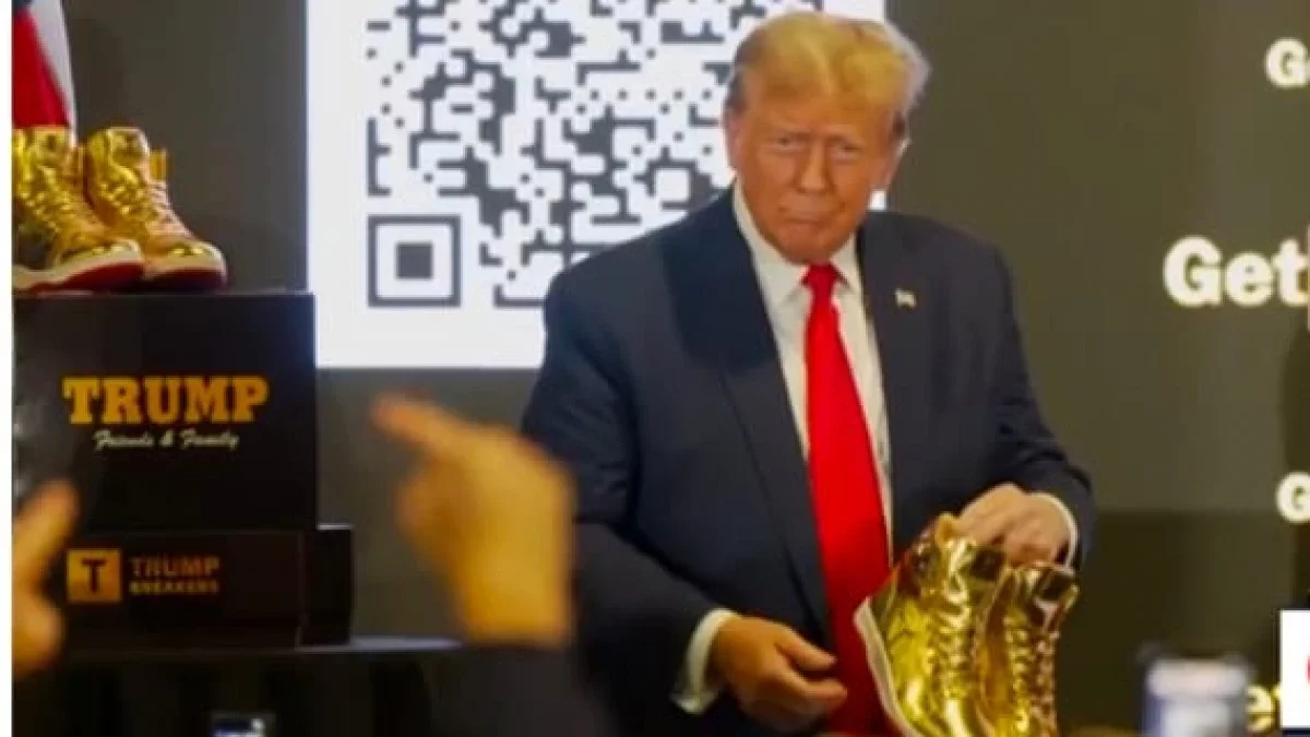 «Ешқашан берілме»: Трамп өзінің кроссовкаларын шығарды