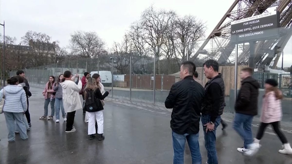 Эйфелева башня приостановила работу из-за забастовки