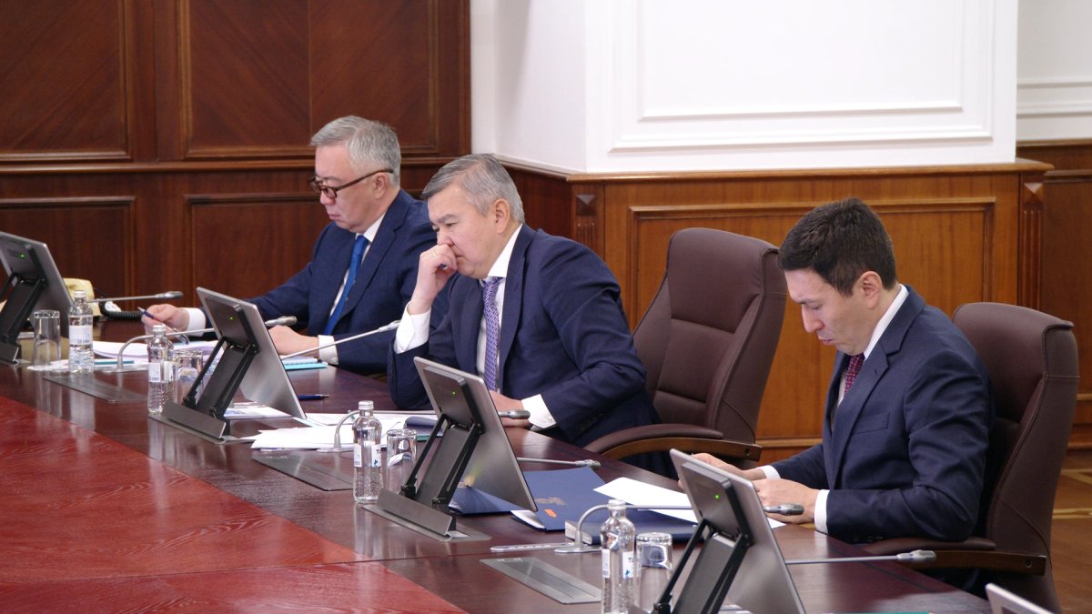 "Жайлы мектеп" жобасының мерзімі кешіктірілсе қатаң шара қолданылады", - Олжас Бектенов