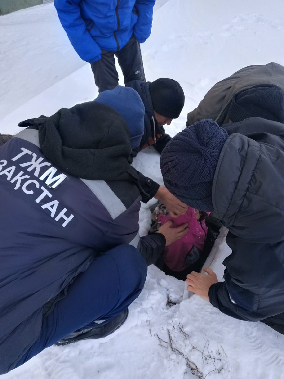 Қостанайда 7 жасар қыз құдыққа құлап кетті