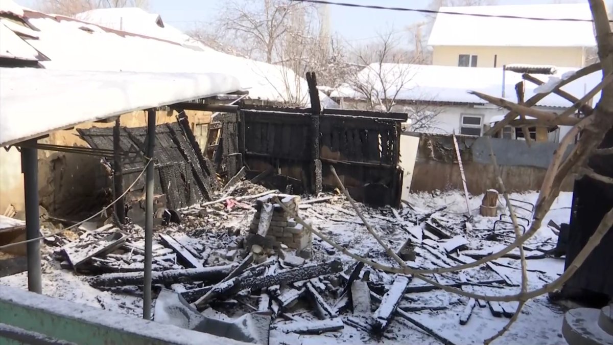 Алматыда тұрғын үй маңындағы сарайдан өрт шығып, екі адам қаза тапты