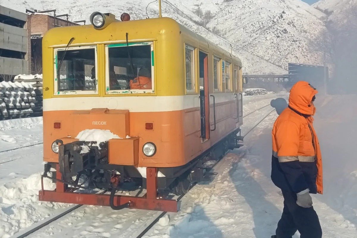 На дрезине добрался к больному фельдшер из ВКО