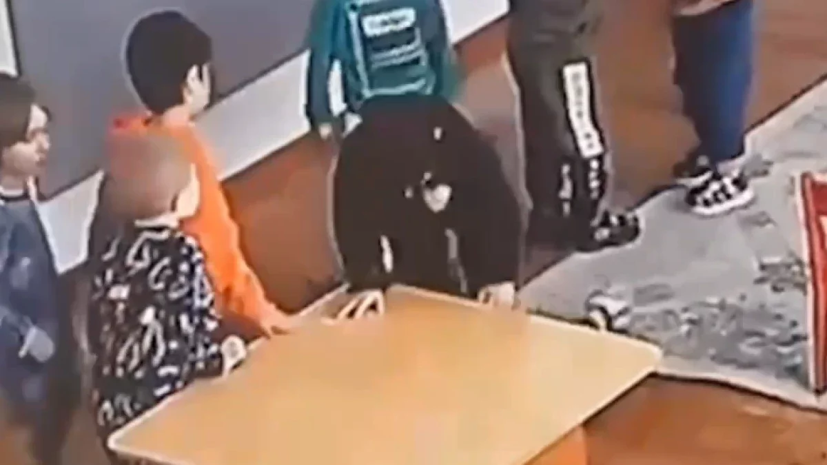 "Балабақшада балалар басқа баланы жабылып ұрған". Білім басқармасы өкілдері жағдайды түсіндірді