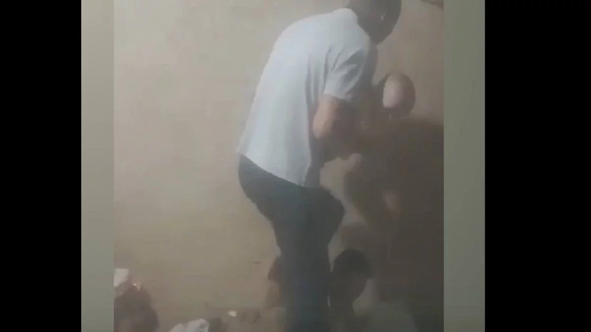 Өгей әкесінен таяқ жеген бала ауруханада жатыр