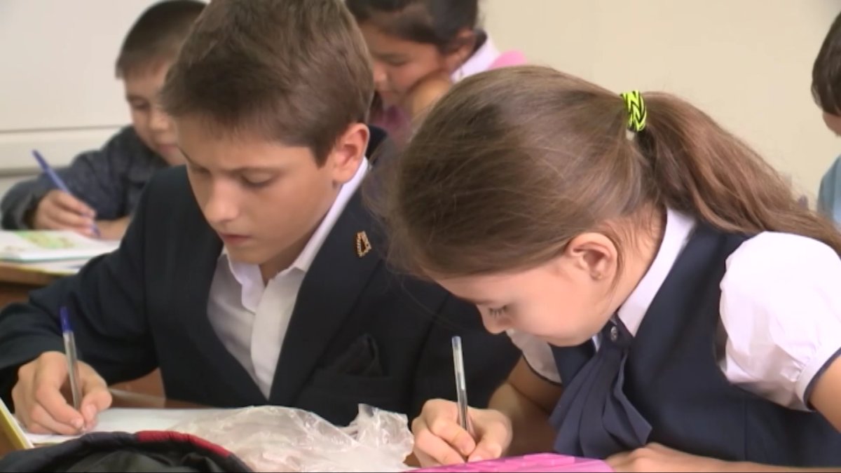 Қарағанды қаласының мектептерінде медбикелер мерзімі өтіп кеткен дәрілерді сақтаған