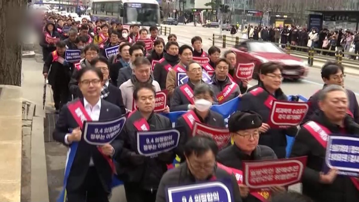 Оңтүстік Кореяда 10 мыңға жуық дәрігер жұмыстан шығуға өтініш білдірген