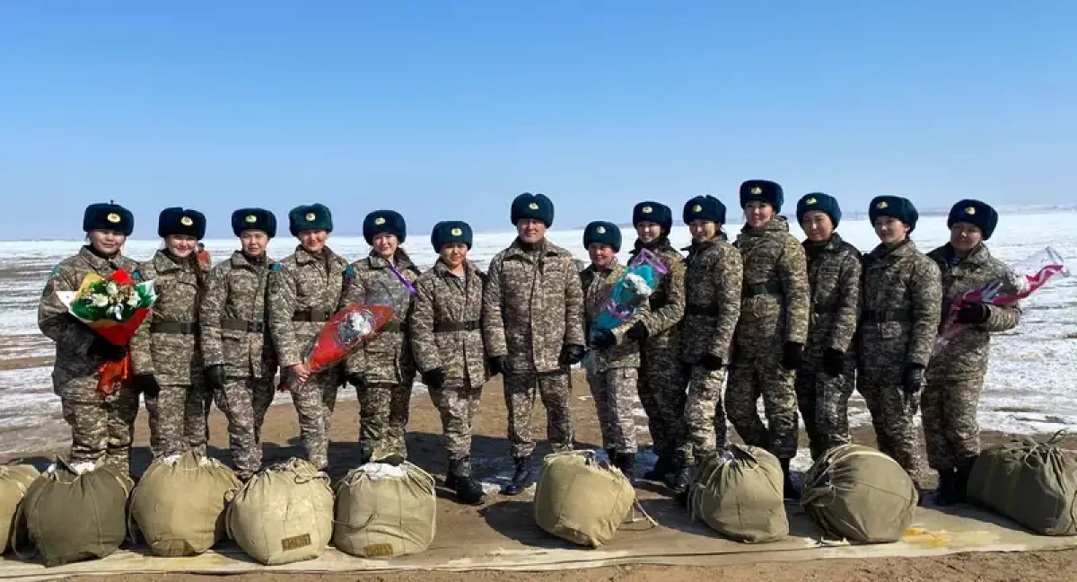 Десантшы қыздар аспан астында челлендж бастады