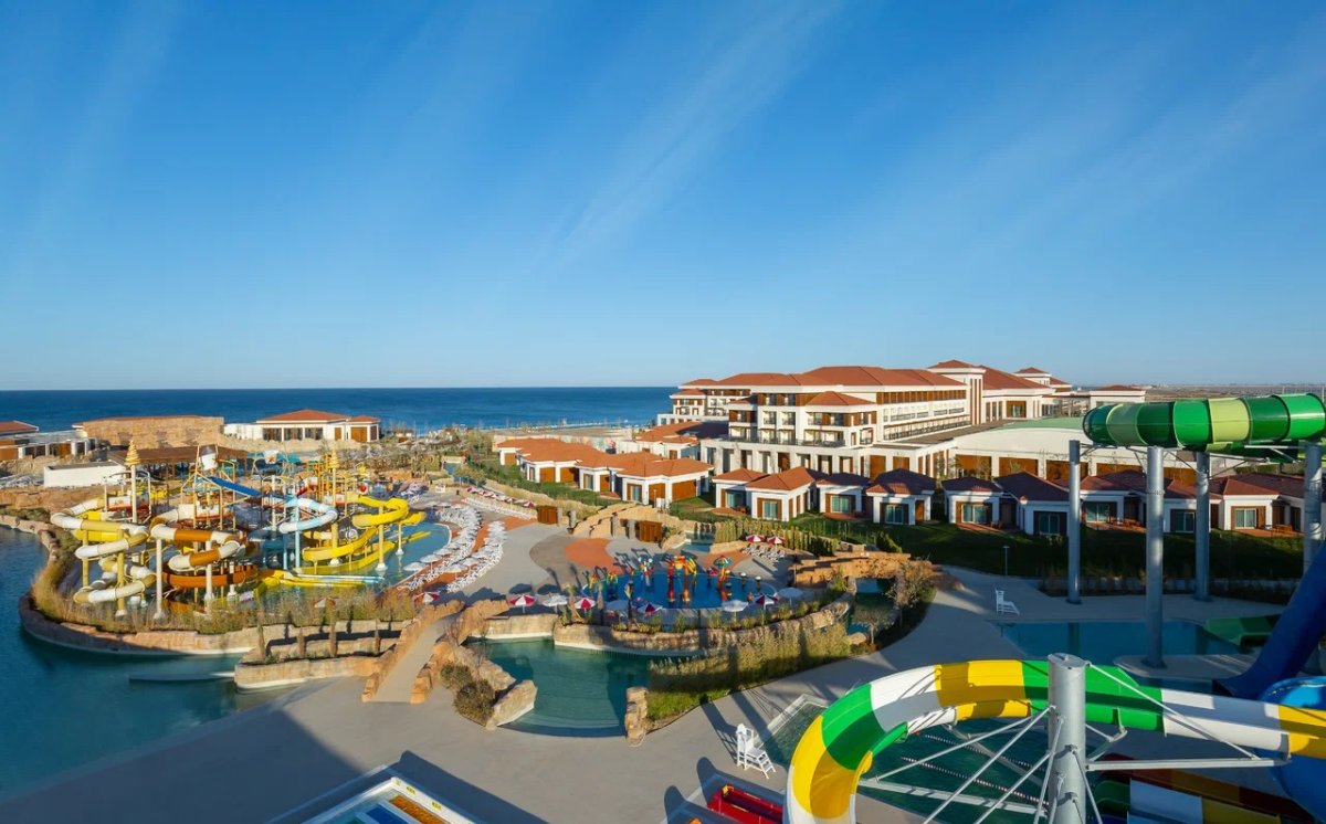 Гибель лебедей в Актау: против отеля «Rixos» завели несколько дел