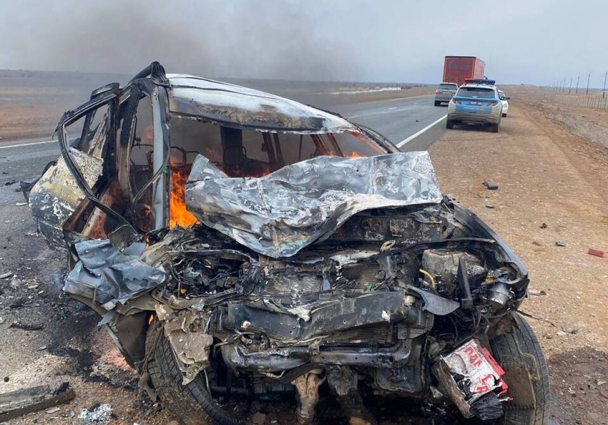 Два человека стали жертвами жуткого ДТП с фурой в Атырауской области