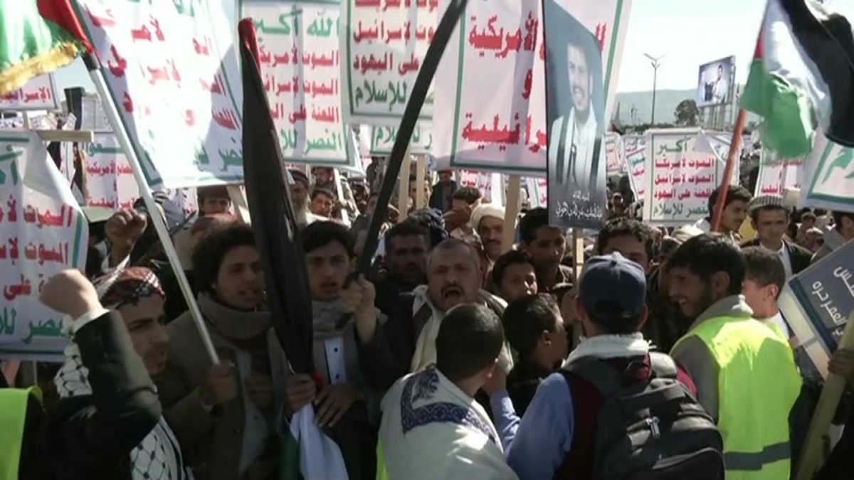 США и Великобритания при поддержке коалиции нанесли удары по 36 целям в Йемене