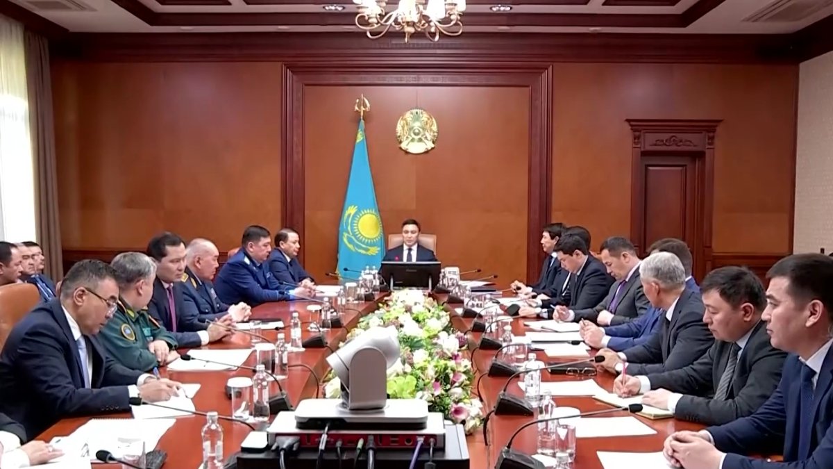 Шымкентте әкімдіктегі жиын кезінде антикор қызметкерлері шенеунікті ұстап әкетті