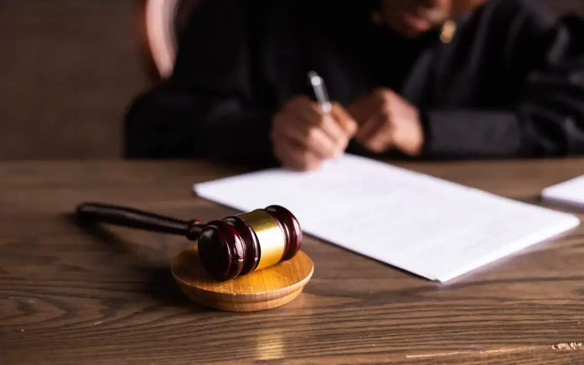 Алматының Жетісу ауданы әкімінің орынбасары пара алғаны үшін 6 жылға сотталды