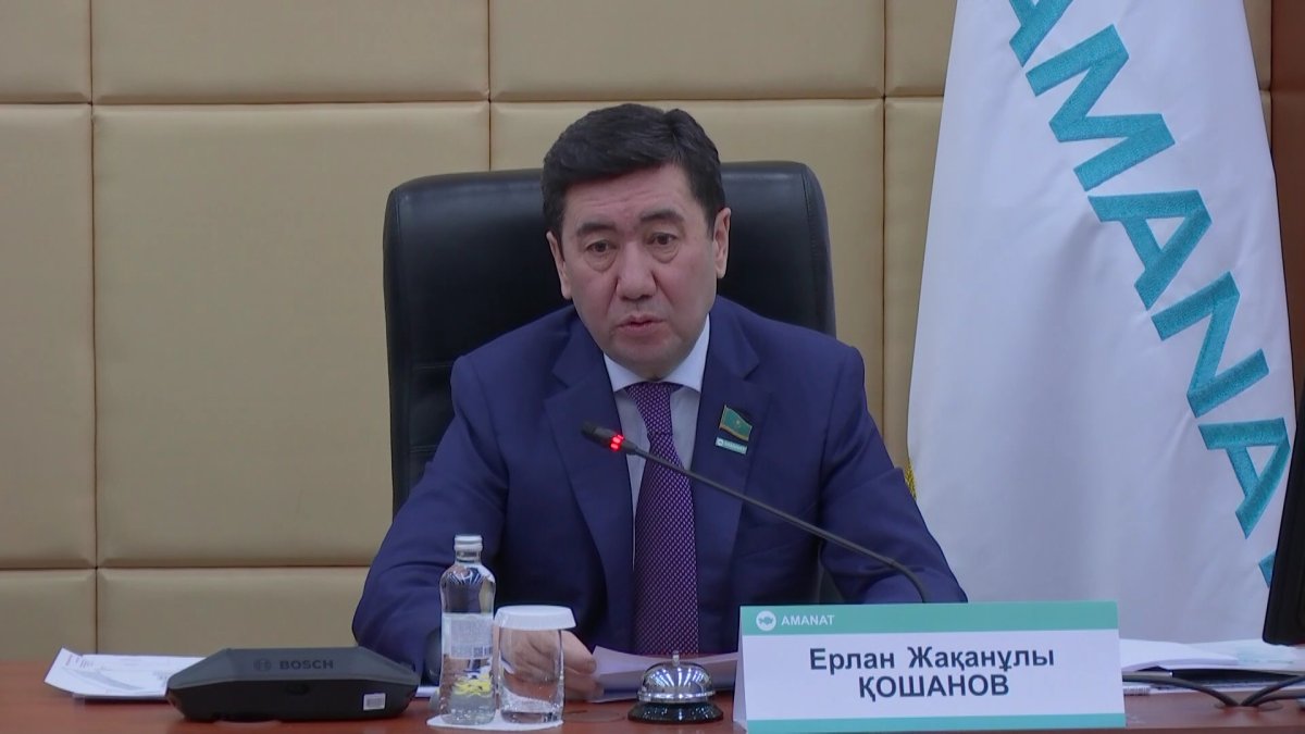 Законодательная поддержка курса Президента – главный приоритет фракции "AMANAT", - Е. Кошанов