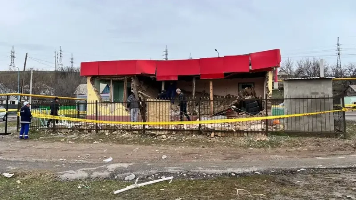 Түркістан облысында дүкен қирады: үйінді астында қалған әйел жансақтау бөлімінде жатыр