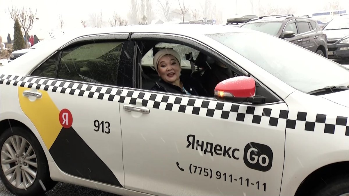 «Аппақ келін» фильмінің Кинопоискке шығуына байланысты актриса Жанар Айжанова Яндекс Go жолаушыларымен тілдесті
