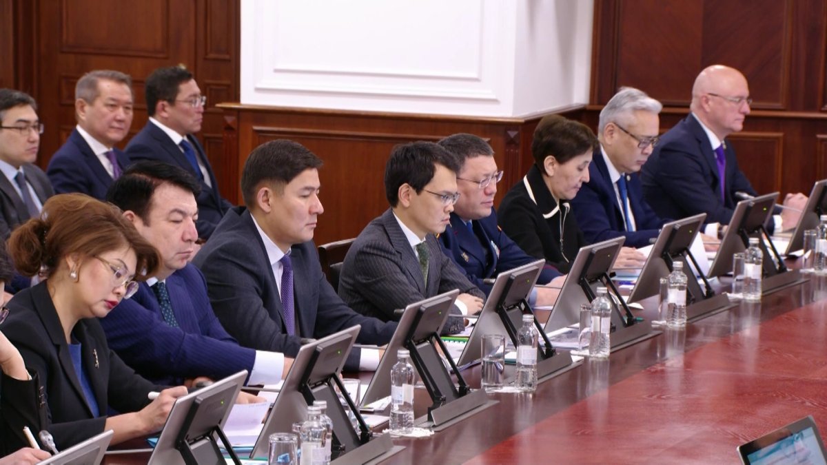 Переписать проект Налогового Кодекса и урезать бюджетные расходы поручил новый Премьер-Министр