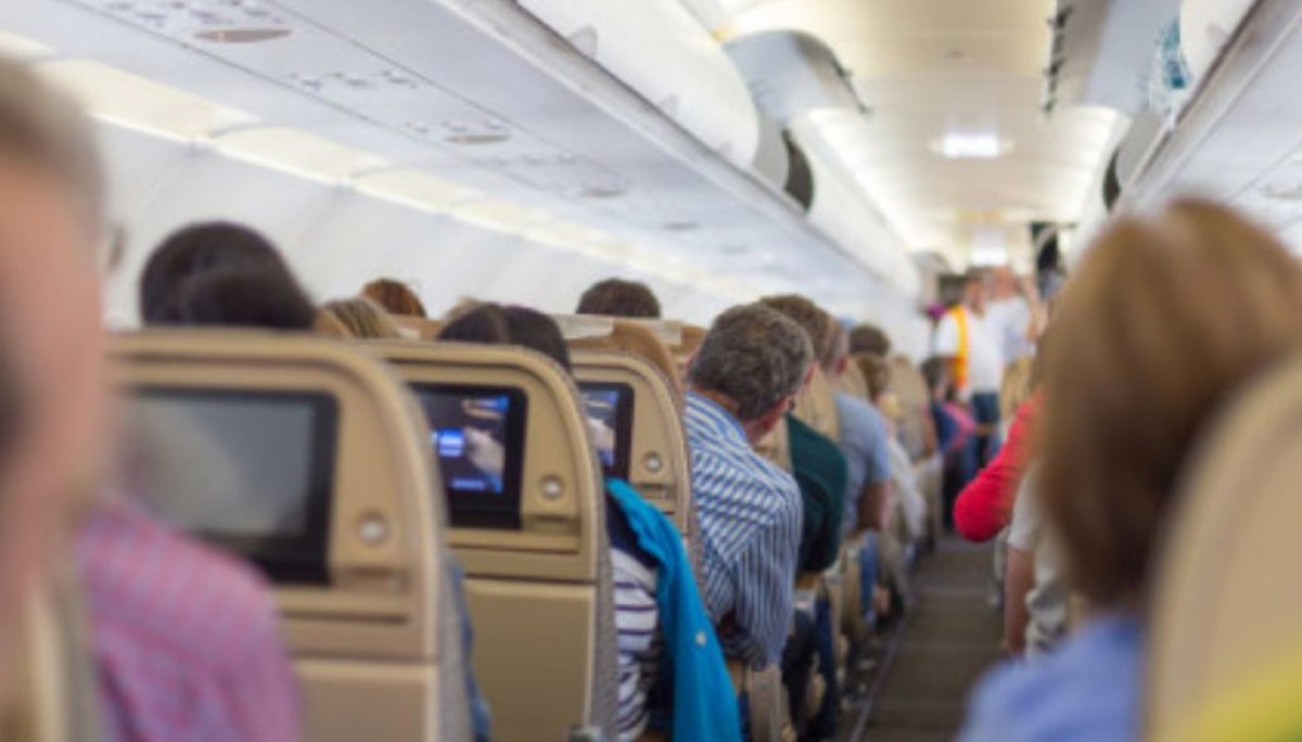 Оралдық дәрігер ұшақ бортында жүрегі тоқтап қалған сәбиді аман алып қалды