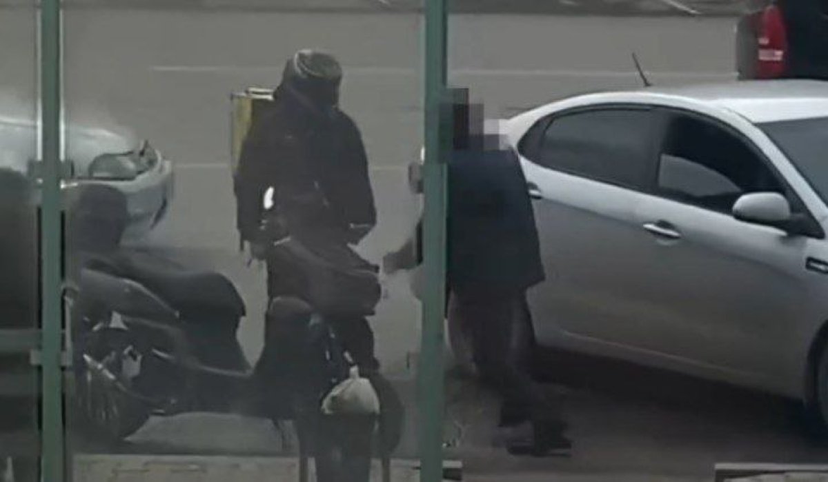 Водитель и курьер устроили разборки на автобусной остановке в Актау