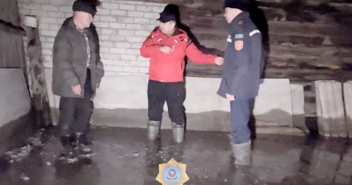 Улицы Семея затопило талыми водами (ВИДЕО)