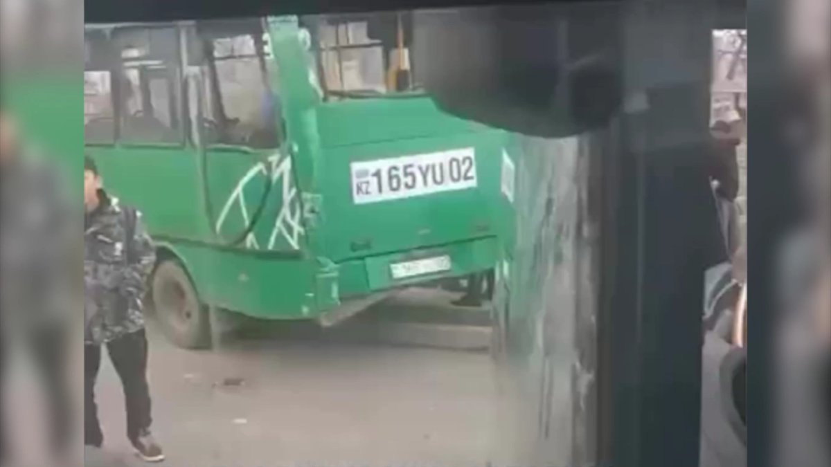 Алматыда екі автобус соқтығысып, салдарынан 6 адам жарақаттанды