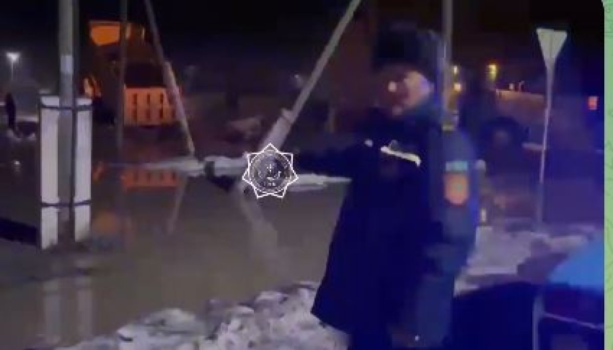 С улиц Семея откачали свыше 1200 кубометров воды