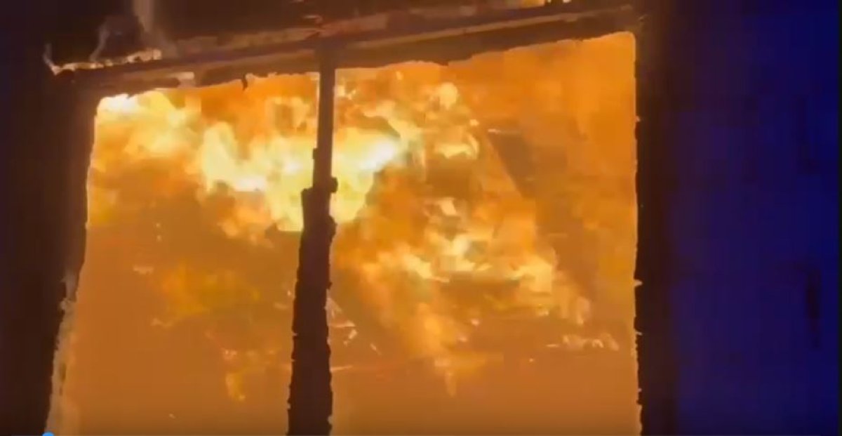 Строящийся дом загорелся в Шымкенте