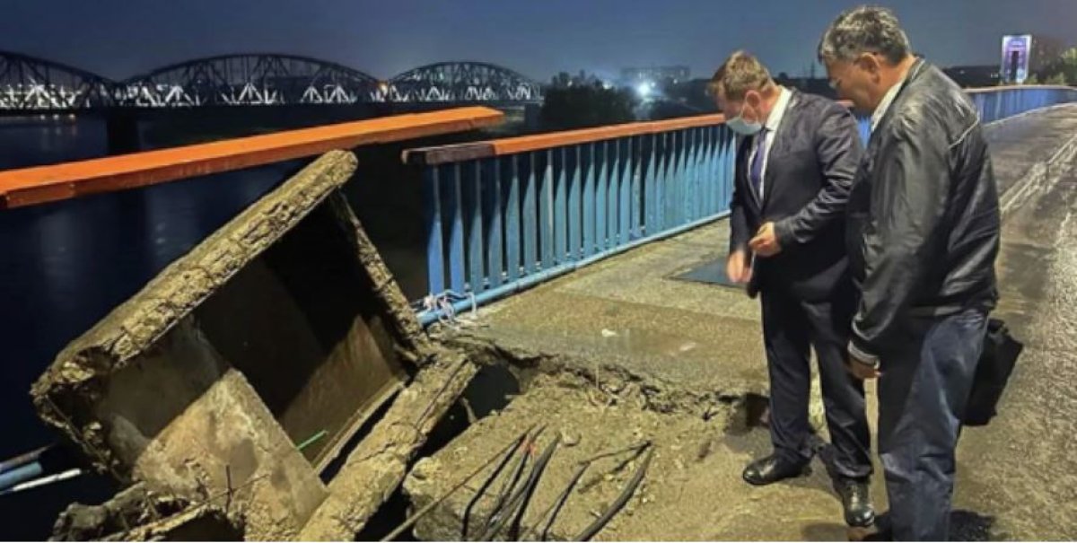 В Семее после сильного ветра пропал интернет