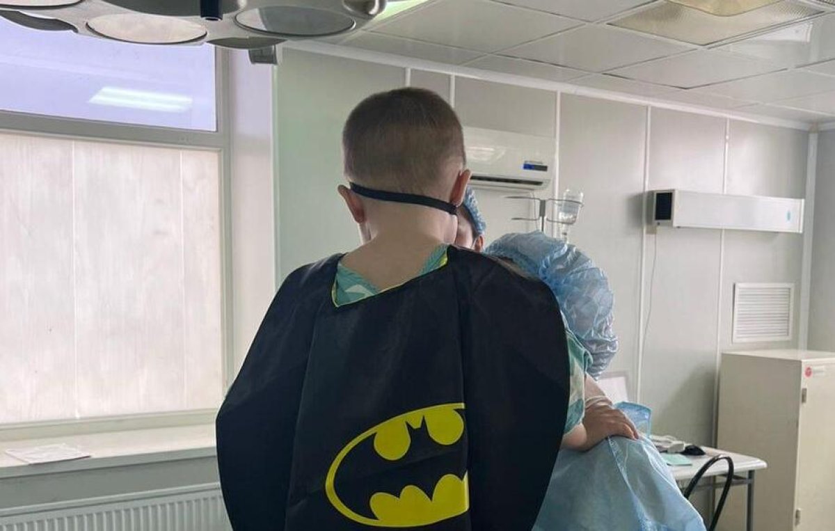 На операцию в костюме супергероя: новшество внедрили в детской больнице Туркестана