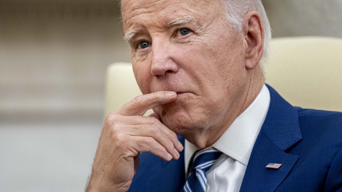 Выступление Байдена завершилось очередным конфузом