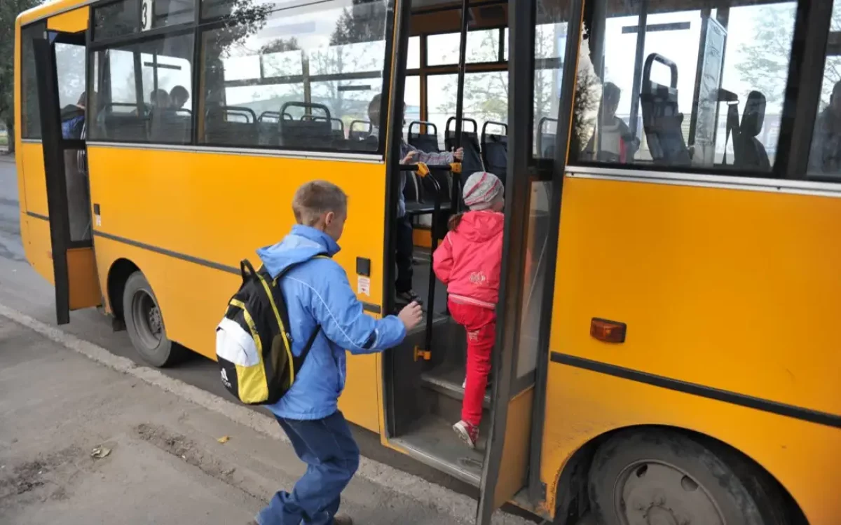 Алматыда оқушыларды тасымалдайтын автобус жетпейді