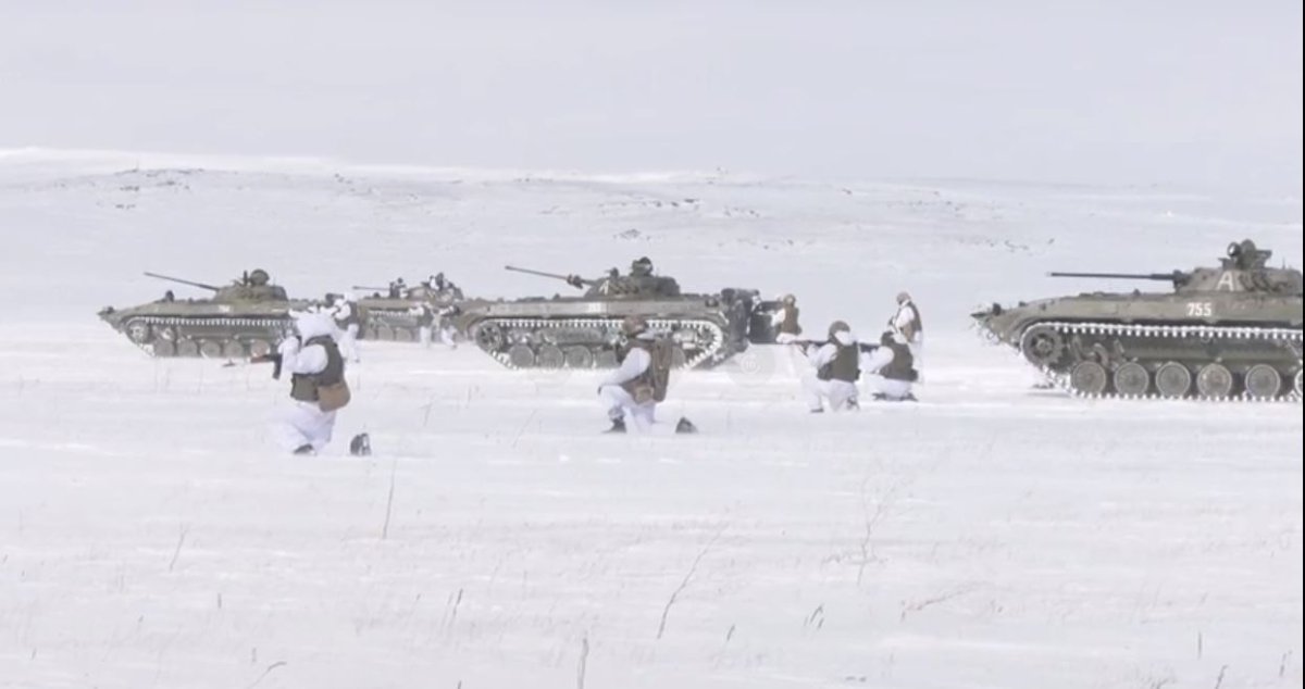 Стрельба и танки: в промышленной зоне Сарани проходят военные учения