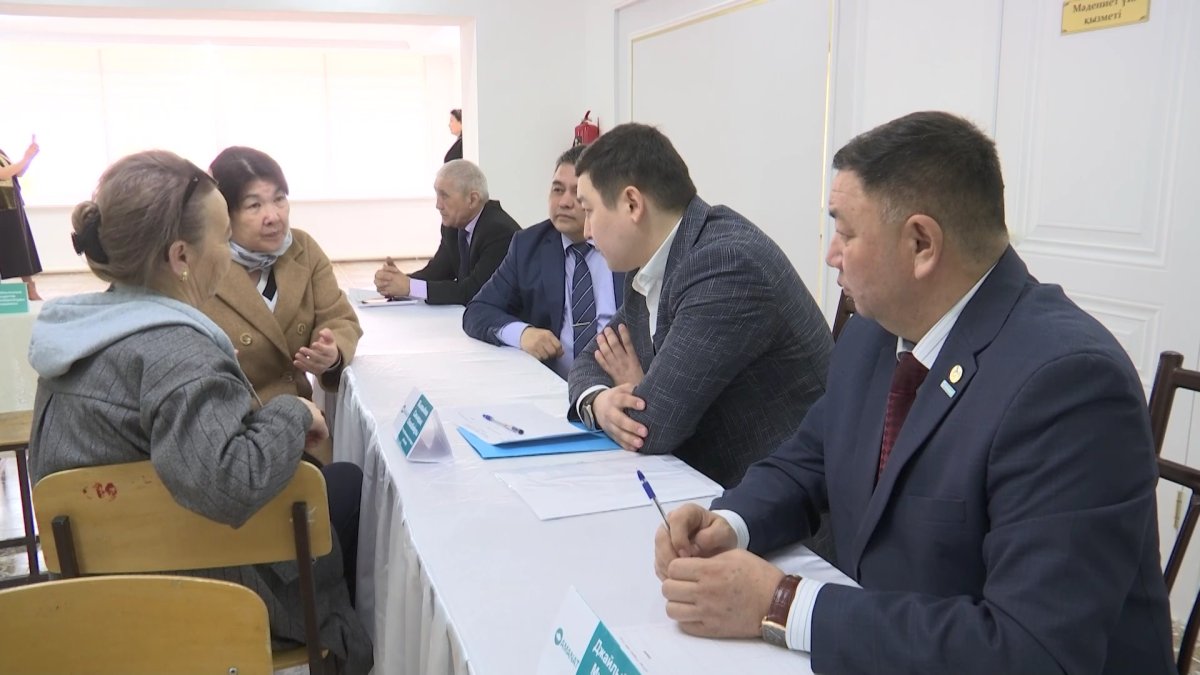 "AMANAT" партиясының республикалық қоғамдық қабылдау мүшелері Құрық ауылының тұрғындарымен кездесті