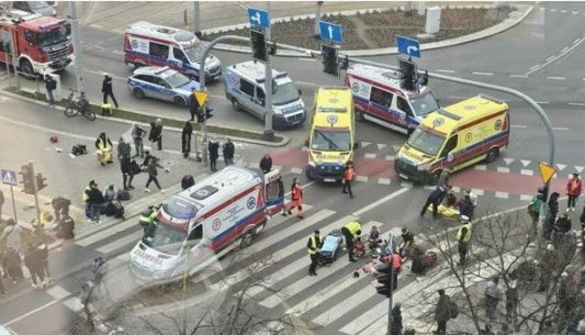 В польском Щецине автомобиль въехал в толпу, 12 человек пострадали