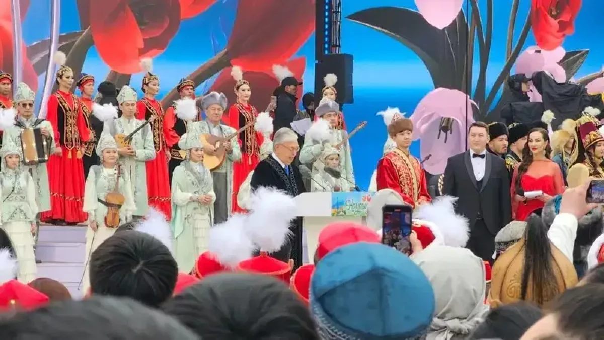 Мемлекет басшысы Алматыдағы алаңда Қазақстан халқын Наурыз мейрамымен құттықтады