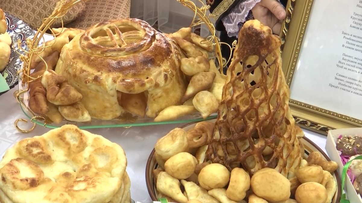 Ақтөбеде түрлі ұлт өкілдері  бауырсақ пісіруден жарысты